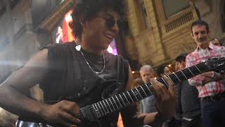 Video thumbnail of "Don't Cry - Amazing guitar performance in Buenos Aires streets - Cover by Damian Salazar"
