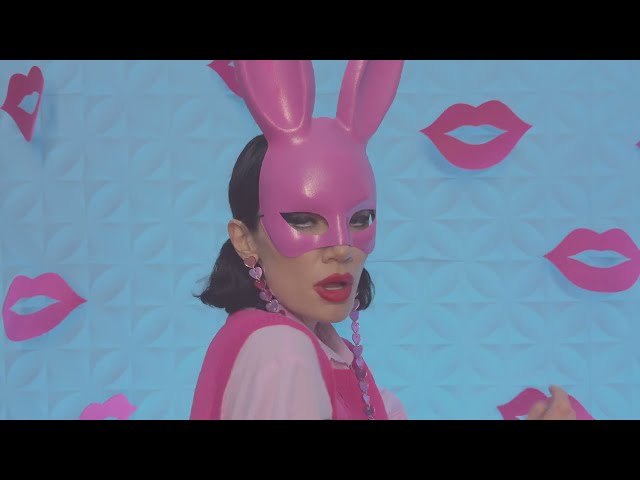 Au Au von Adam & Sasha Norova ((jetzt ansehen))