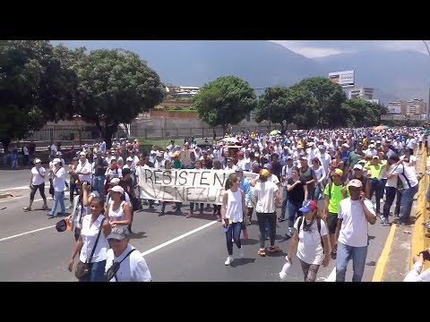 فنزويلا .. إصابة العشرات في احتجاجات بكراكاس ضد نظام مادورو