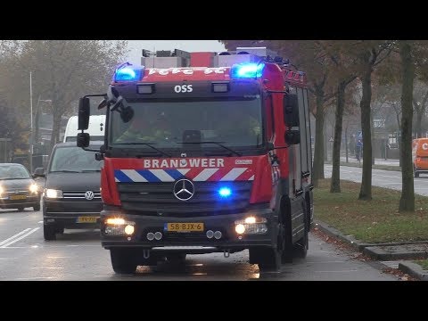 Prio 1 TS 21-3131 en HW 21-3151 met spoed naar Schoorsteenbrand in Oss