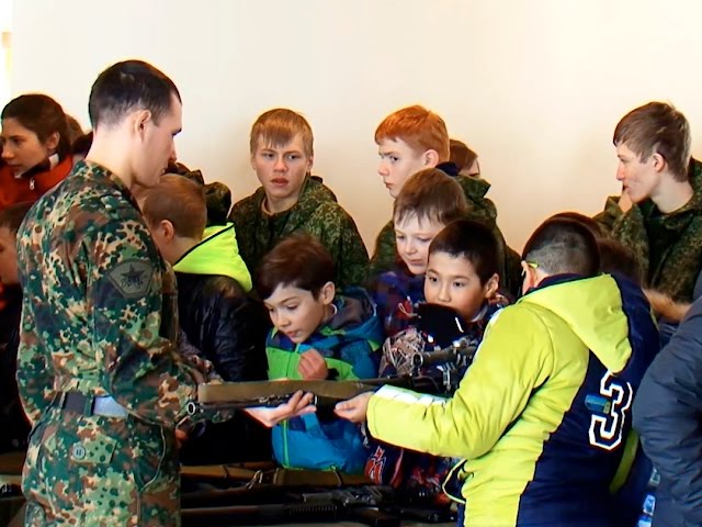 Школьники в гостях у солдат