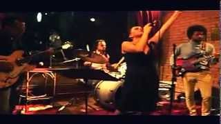 Andrea Marquee no show BenBlues (Que Maravilha)