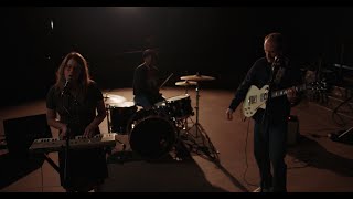 Neva Dinova – “Lonely Heart”