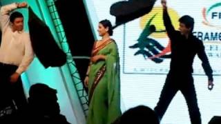 Shah Rukh Khan, Hugh Jackman, Vidya Balan shake a leg at FICCI FRAMES