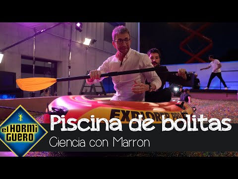 ¿Cómo es bañarse una piscina de ocho millones de bolitas de hidrogel? - El Hormiguero