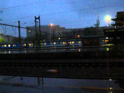 Příjezd vlaku R 607 Ohře+hlášení před příjezdem vlaku SC 516 Pendolino - Praha hl.n.