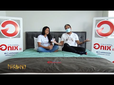 A voluntária do projeto Doe Sorrisos Rainara Maria na cama com Mariano 25 12 2021