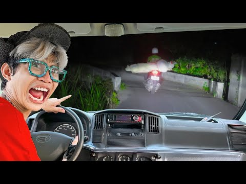 SEREM BANGET!!! KITA NGIKUTIN OJOL BAWA ORDERAN POCONG!!! SAMPAI NYASAR KEKUBURAN ANGKER!!!