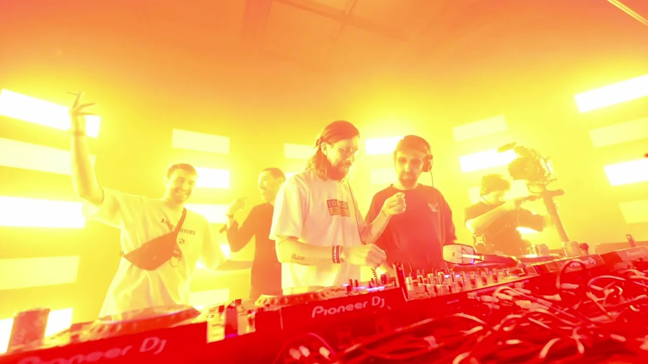 (FULL SET AUDIO REMASTER) THOMAS BANGALTER (DAFT PUNK) B2B FRED AGAIN - BECAUSE BEAUBOURG 25OCT25 - YouTube