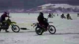 preview picture of video 'Motocross on frozen lake - Besenyo 2008'