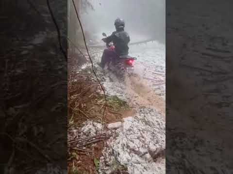 Chuva de granizo muda a paisagem em Minas Gerais #brasil #youtubeshorts
