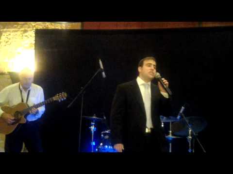 Moishi papa and Eli Herzlich singing Tomachti