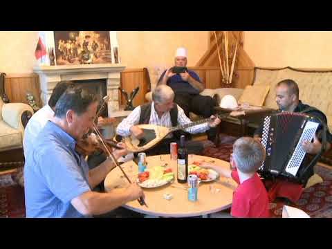 Riza Daci me Grup - Autori kengs Gjithmon Zemra i Ka Knu Shqipnis