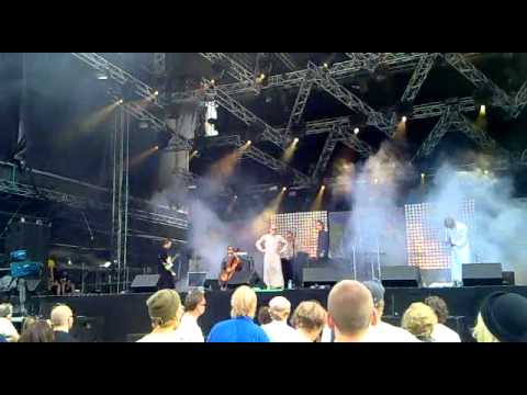 Uusi Fantasia ft. Freeman - Liian Myöhään Live at Flow Helsinki