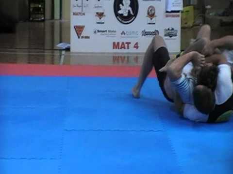 Les Hill - QLD Bjj State Title Final Open Weight Final March 2011