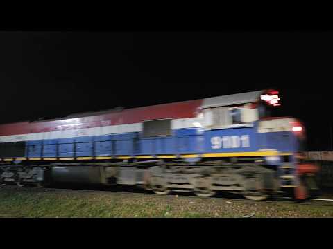 [8K] Tren cargado de NCA con la EMD GT-22CW 9101 pasando por Marcos Juárez!!!!!!