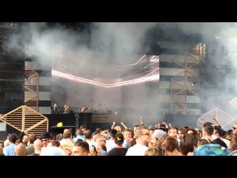 Awakenings Festival 2015 · Day Two   No Dolls