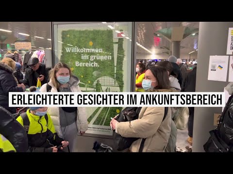 04.03.2022 #Berlin Willkommen im grünen Bereich #DB Deutsche #Bahn #Hauptbahnhof Ukraine-Flüchtlinge