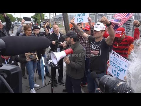 Rival demonstrators protest outside immigration detention center in Newark