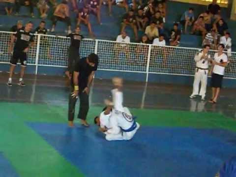 Arthur Pit Bull BRASA VS Robson Rocha GRACIE BARRA.AVI
