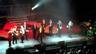 Straight No Chaser - Santa Claus is Coming to Town