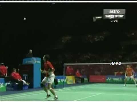 Badminton - Taufik Hidayat BackHand Slow Motion