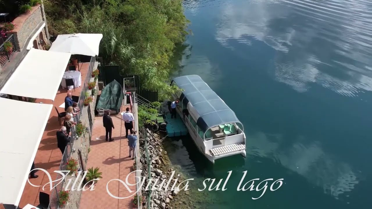 Villa Giulia sul Lago -  Arrivo sposi in battello