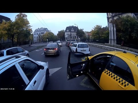 Becsukjam neked? - Should I close it for you?