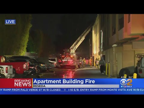Fire breaks out in Reseda apartment complex