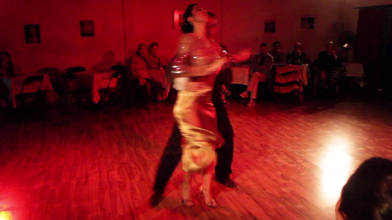 Dos Orillas Práctica de Tango, bailan Yesica Esquivel y Ariel Leguizamon(3/3)