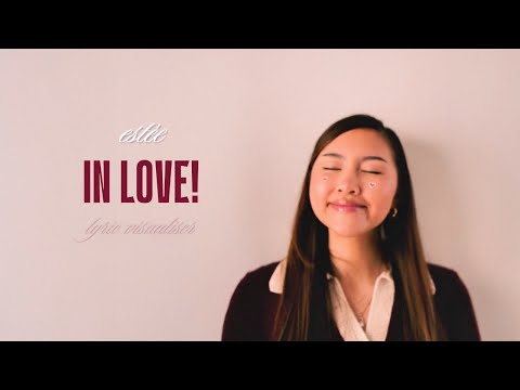 estée - IN LOVE! (lyric visualiser)