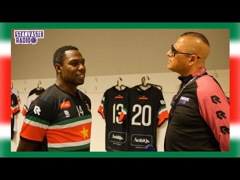 "Ray Rosee vanuit Hoogvliet in gesprek met bondscoach Ivan Karsters Surinaams Nationaal Korfbalteam"