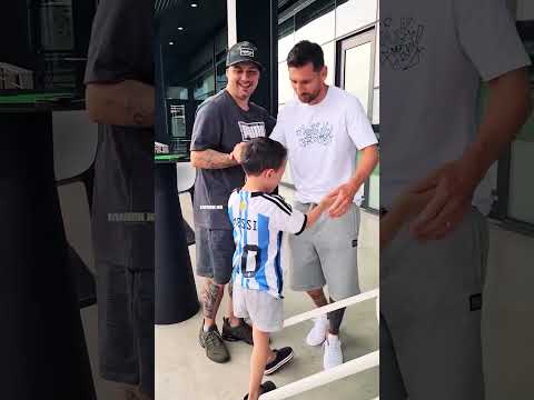 The hug dreamed of by everyone😢😍 #football #messi #footballplayer #aura #intermiami #foryou #shorts