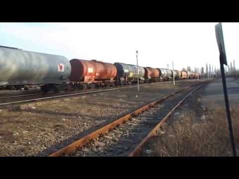 Tren marfar al TFG tranzitand gara Oradea Est cu Locomotiva DA 60 la tractiune