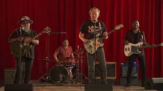 Conan and the Cable band play &quot;Run run Rudolph&quot;