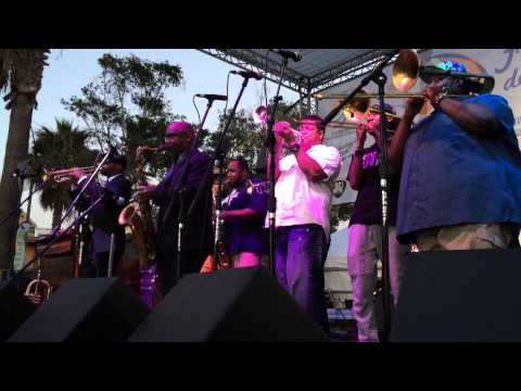 Karl Denson's Tiny Universe + Soul Rebels Brass Band Live at Fiesta Del Sol 2014 - video 1 of 11