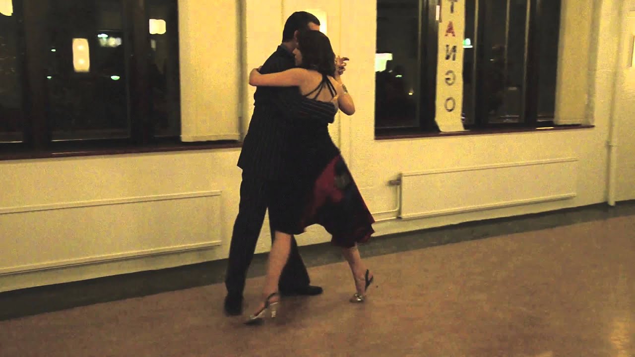 Damian Thompson and Katarzyna Czech, Llueve Otra Vez