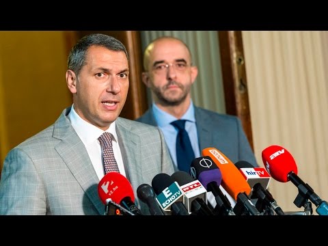 Rendkívüli parlamenti ülés kezdeményezésére kéri a...