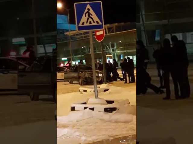 Стали известны подробности инцидента в аэропорту Казани, где лихач протаранил терминал