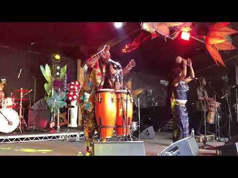 Sens Sagna and the Kajamor Family Moovin Barn Party May 2022. Singing Fateo!