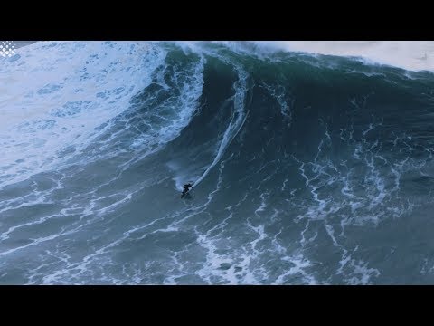 Jet ski driver completes incredible rescue of big wave surfer at Nazaré
