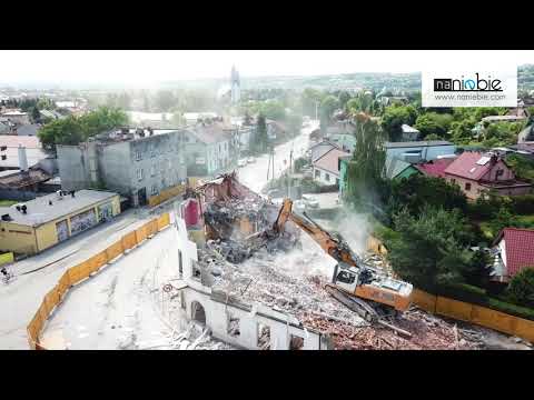 Wyburzanie kamienicy na os. Helena Nowy Sącz