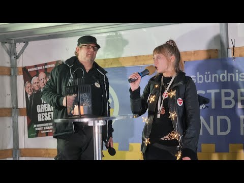 89. MAHNWACHE - BAUTZEN, Kornmarkt, 17 10 2022 - Handwerker TINO, MELANIE, PHILIPP am Bürgermikrofon