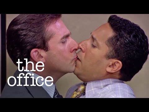 Michael Kisses Oscar - The Office US