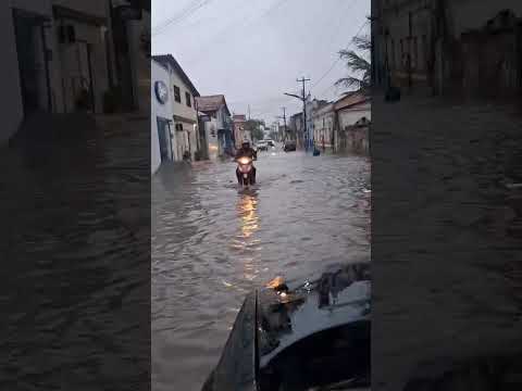Em Acaraú, no Ceará, Chuvas causas alagamentos