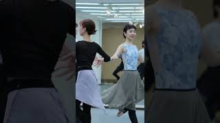 Download lagu 4名のインストラクターが共演✨　7月公演UNFRAMED | 本吉由実振付「Sinfonietta」 mp3