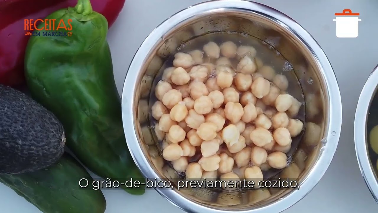 Salada fresca de grão de bico e camarão com vinagrete de mostarda, mel e soja