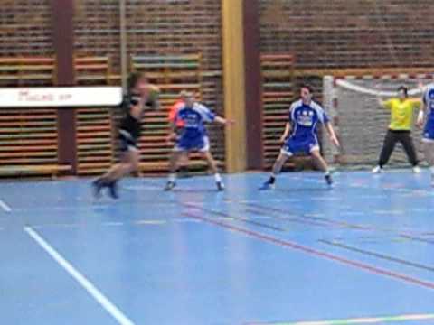 Rasmus sätter 4-5 med ett underarmsskott från V9 mot Tollarps IF