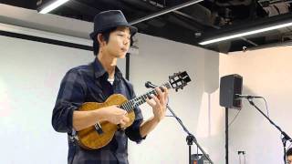 Jake Shimabukuro plays "Piano Forte"
