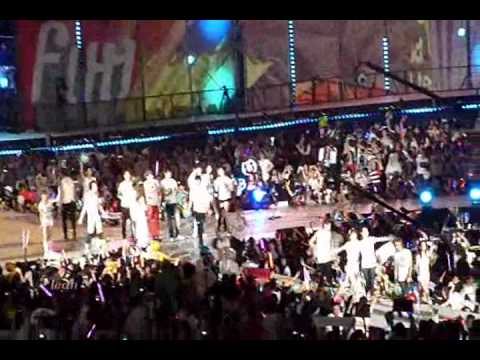 100821 SMTown'10 Ending Song[Fancam]